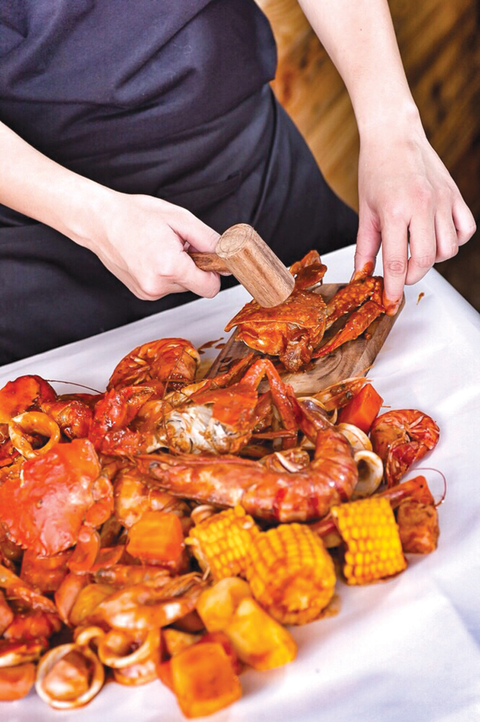 Chiang Mai Citylife Finger Lickin Seafood Opened In October Catch Was One Of Chiang Mai S First Seafood Platter Restaurants Serving Up Giant Platters High Quality Ed With A Variety